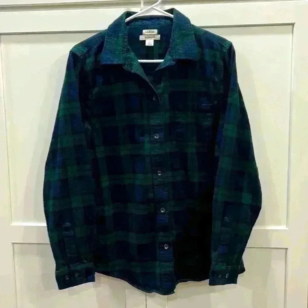 LL Bean Mens Relaxed Fit 100% Cotton button up shirt Sz Medium